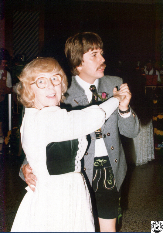 1982 05 01 12 Steve & Heidi's wedding.jpg